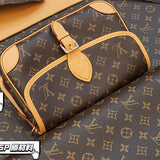  shoulder bag interior and compartment view 33