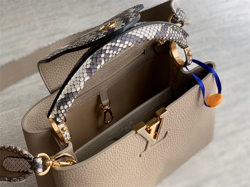  shopper bag interior and compartment view 15