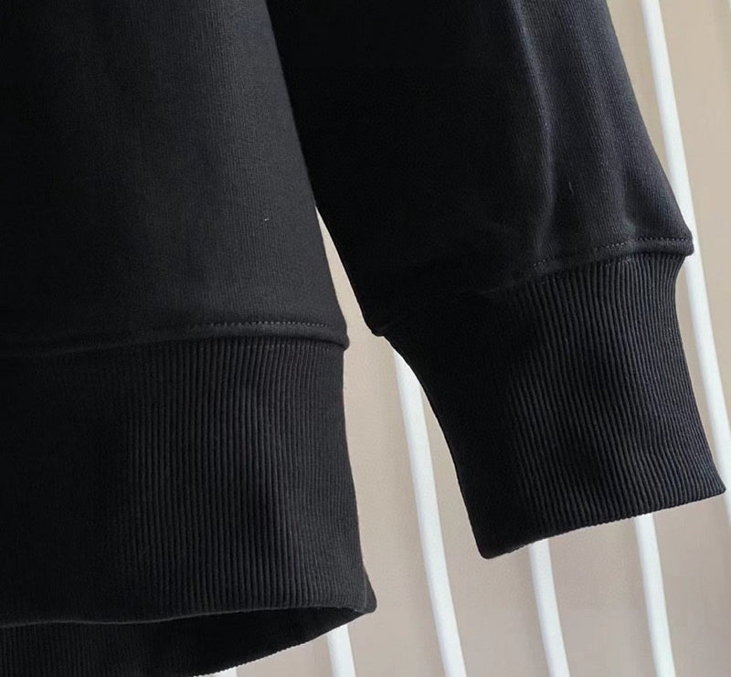 Styling view of Givenchy luxury piece style No.186