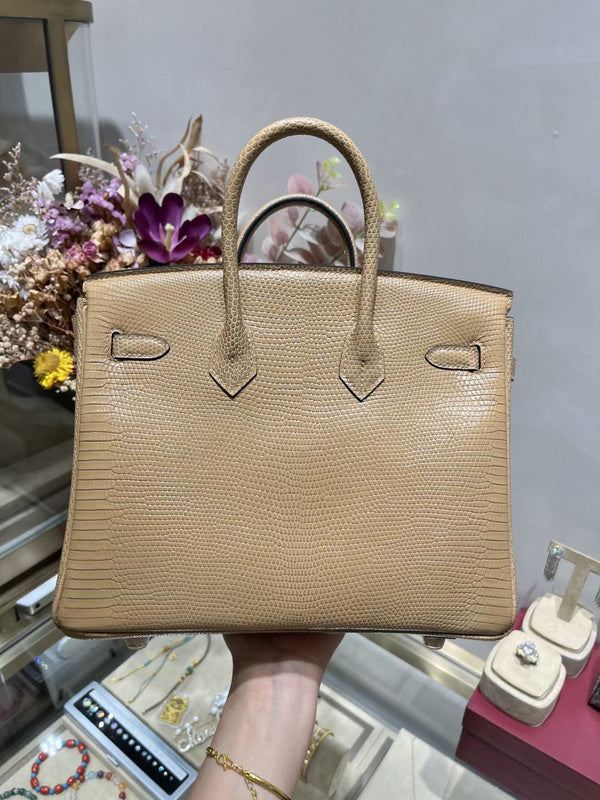  structured bag interior and compartment view