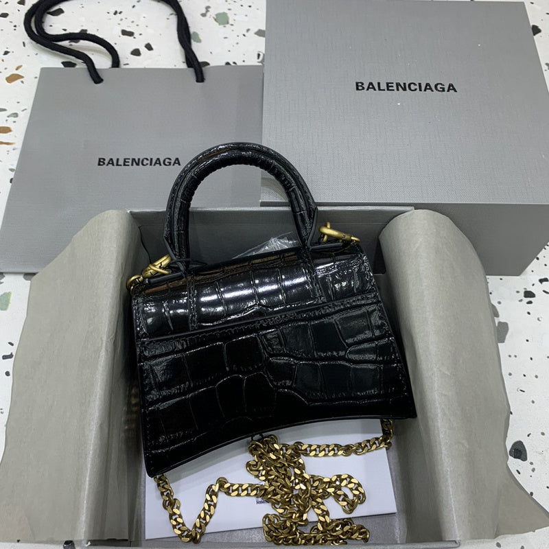 Zivas Charm Chic Craftsmanship Statement Handbag (Considered Detail & Form) – Full Silhouette