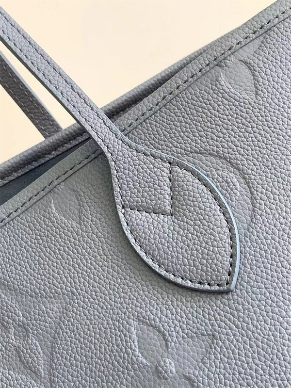  tote bag close-up of hardware and finish