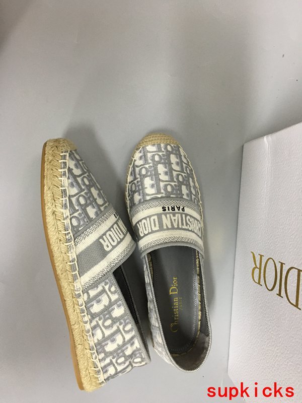 Dior shoes Style 042 - sole and craftsmanship detail (alternate angle)