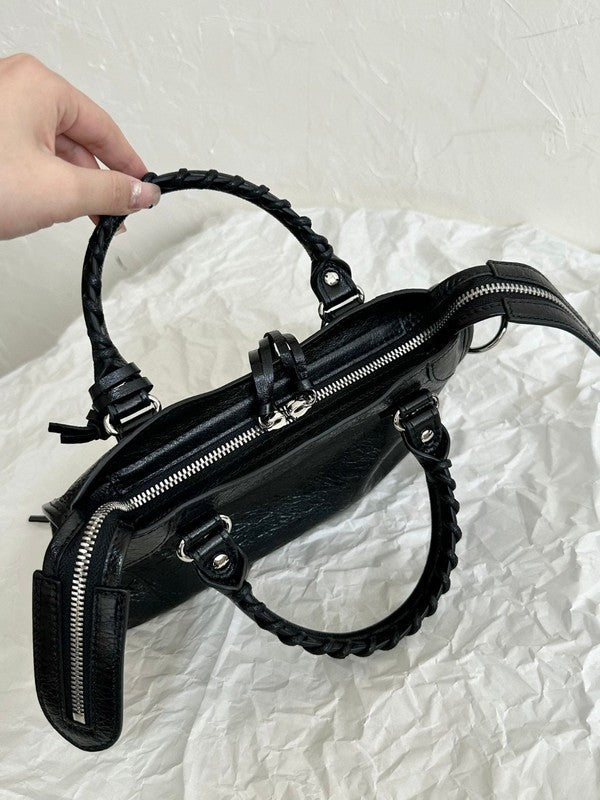Zivas Charm Chic Craftsmanship Statement Handbag (Elevated Daily Companion) – Interior View