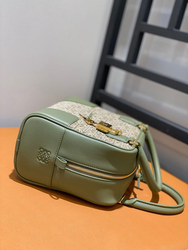Ziva's Charm handbag – carry view (28cm*18cm*10cm)