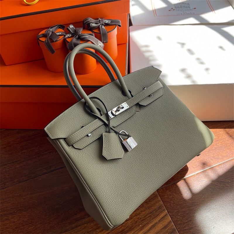  Effortless tote bag front view 7