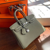  Effortless tote bag front view 7