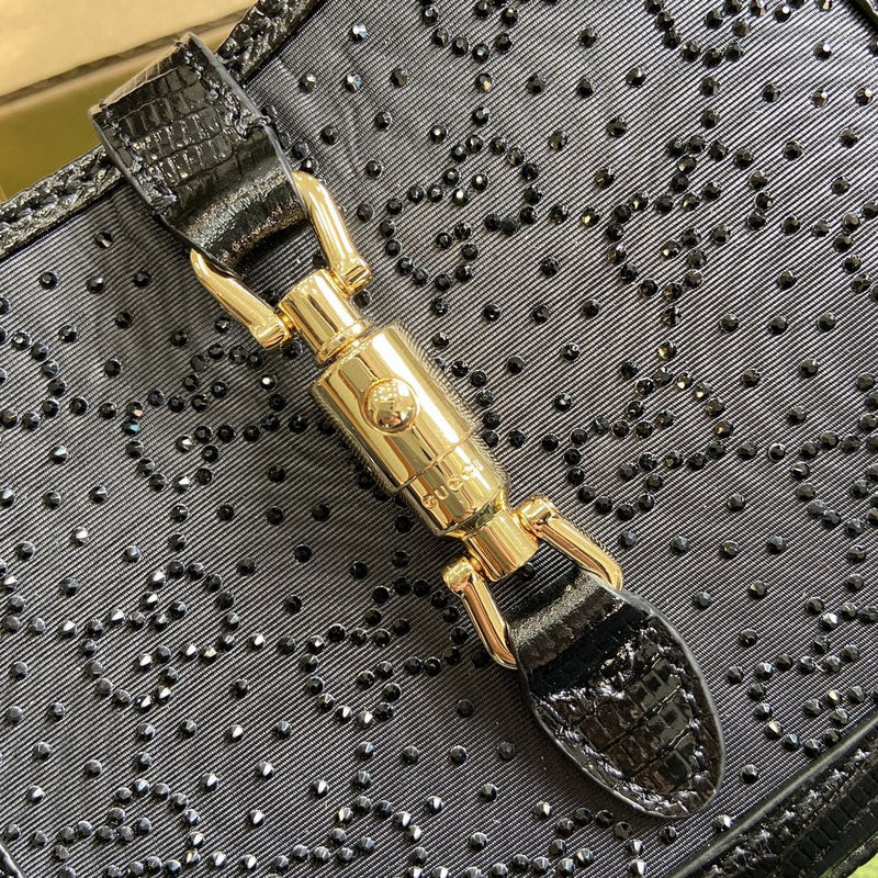 Handle and strap detail of polished sleek women's handbag – women's everyday handbag