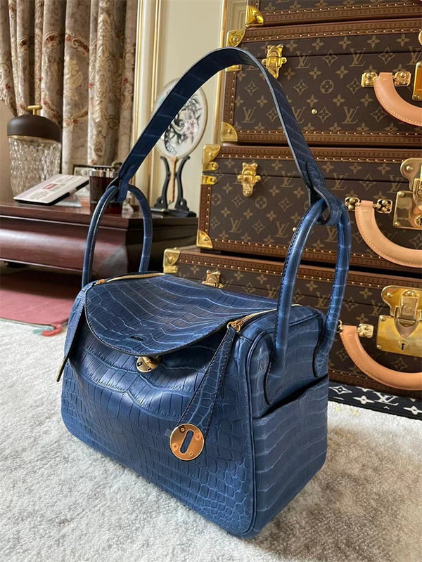  structured bag interior and compartment view