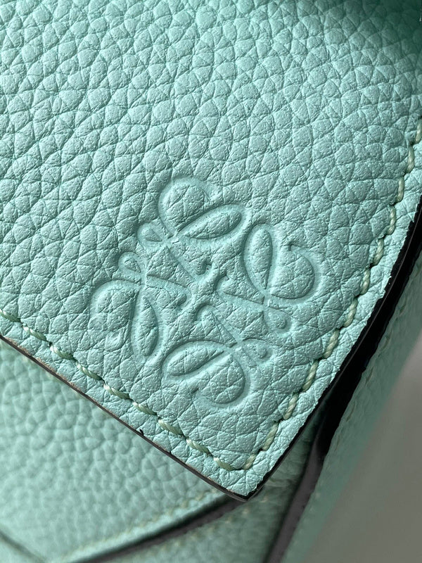 Ziva's Charm handbag – close-up view (12.5cm*18cm*8cm)