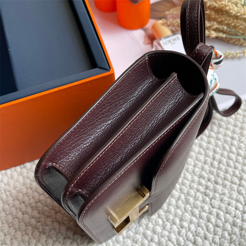Streamlined bag shown from front angle
