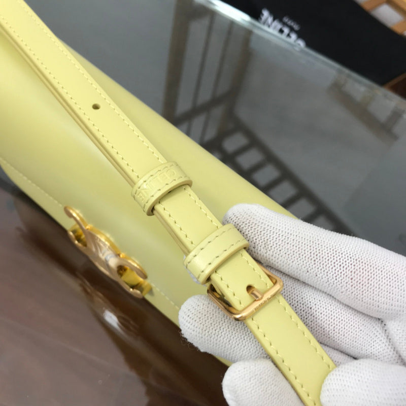 Handle and strap detail of signature chic women's handbag – women's premium purse
