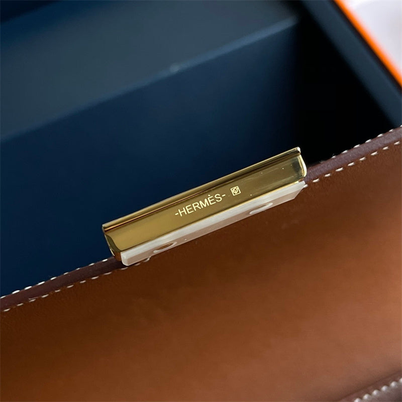 Close-up detail of streamlined bag design