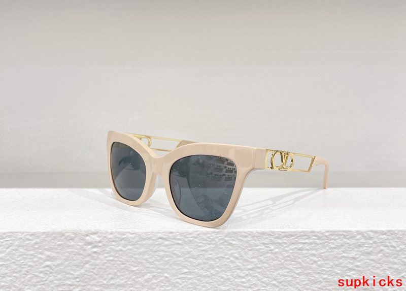 Lifestyle view of Louis Vuitton unisex sunglasses