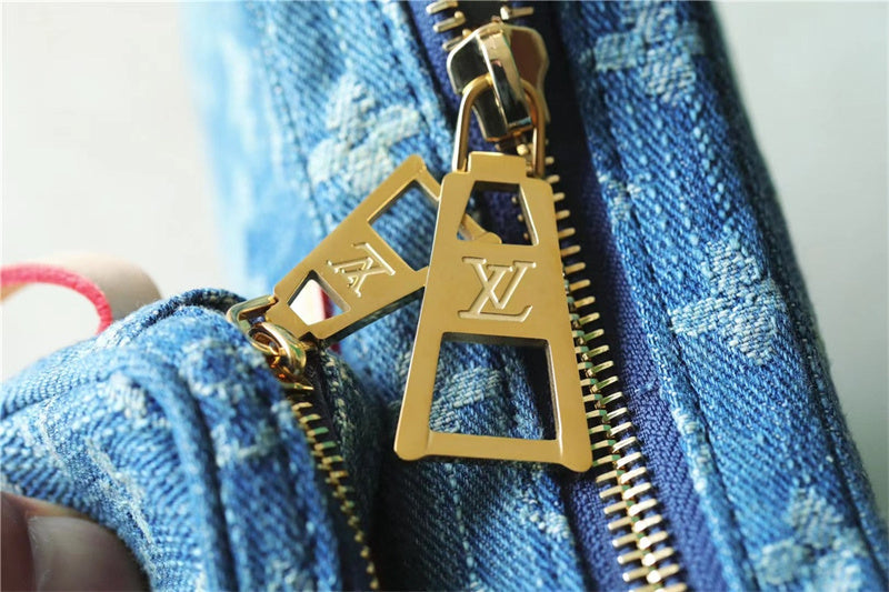  Refined crossbody bag front view 7