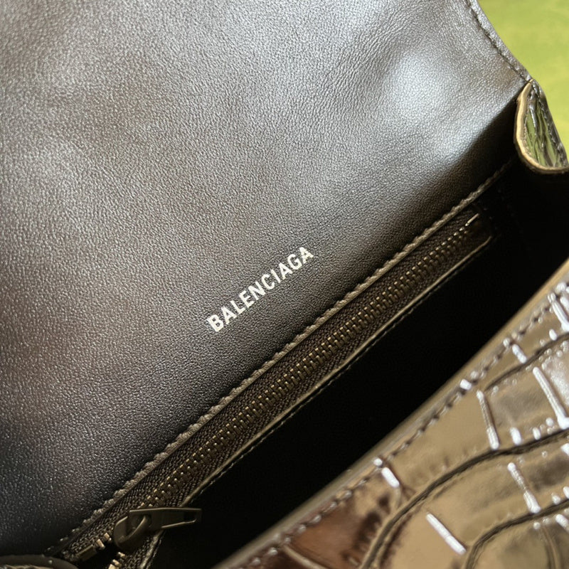 Zivas Charm Refined Structure Premium Handbag (Designer-Inspired Craftsmanship) – Detail View