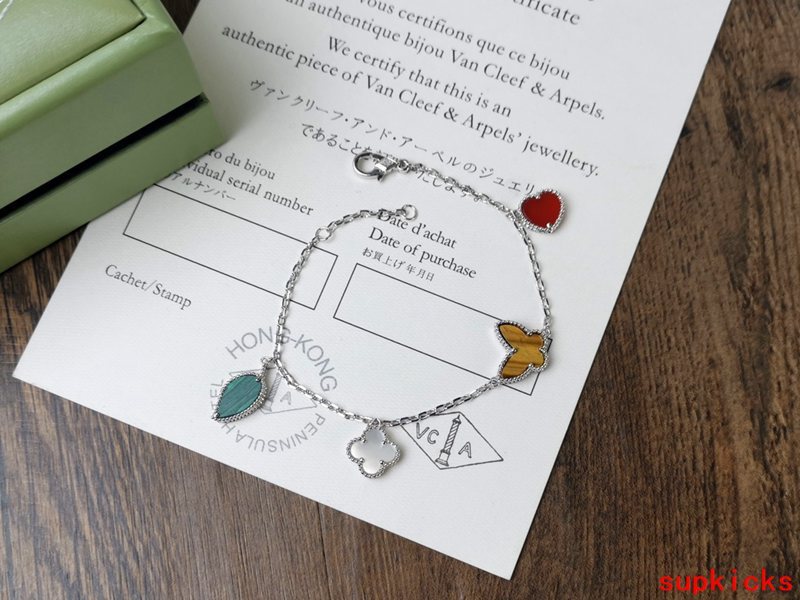 Close-up detail view of Van Cleef & Arpels unisex jewelry piece
