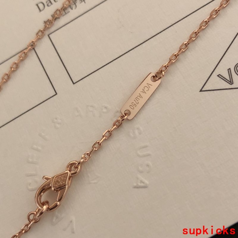 Side view of Van Cleef & Arpels unisex jewelry piece