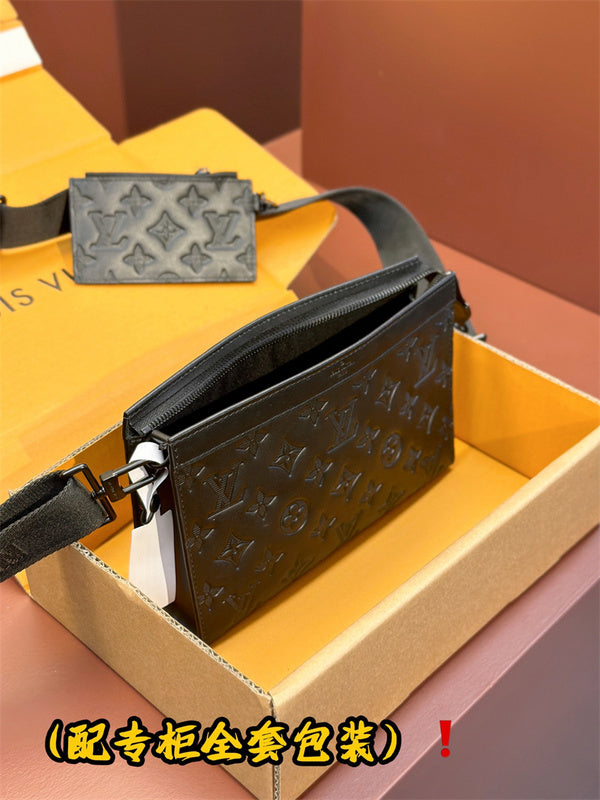  signature carryall bag detail view showing craftsmanship 14