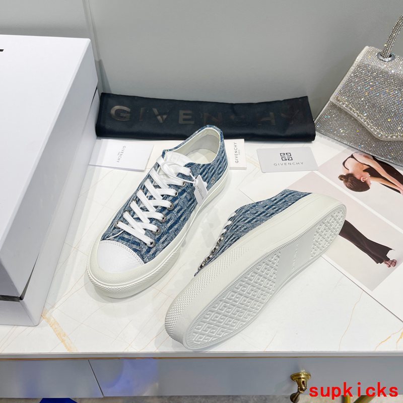 Givenchy shoes Style 103 - logo and branding close-up