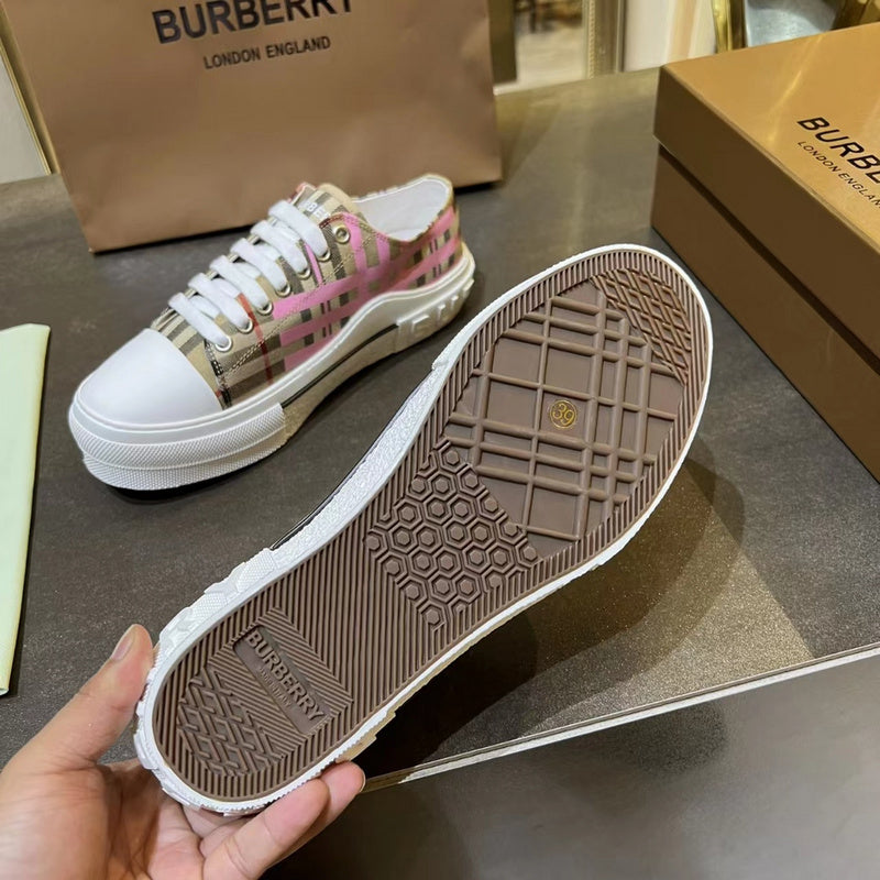 Burberry White Low-Top Sneakers - Close-Up Texture View