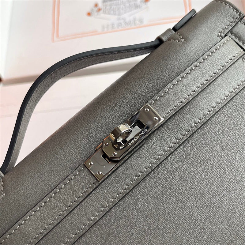  shoulder bag close-up of hardware and finish 35
