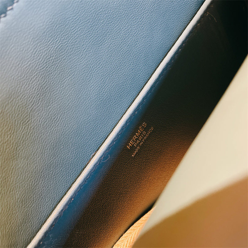  satchel interior and compartment view 9