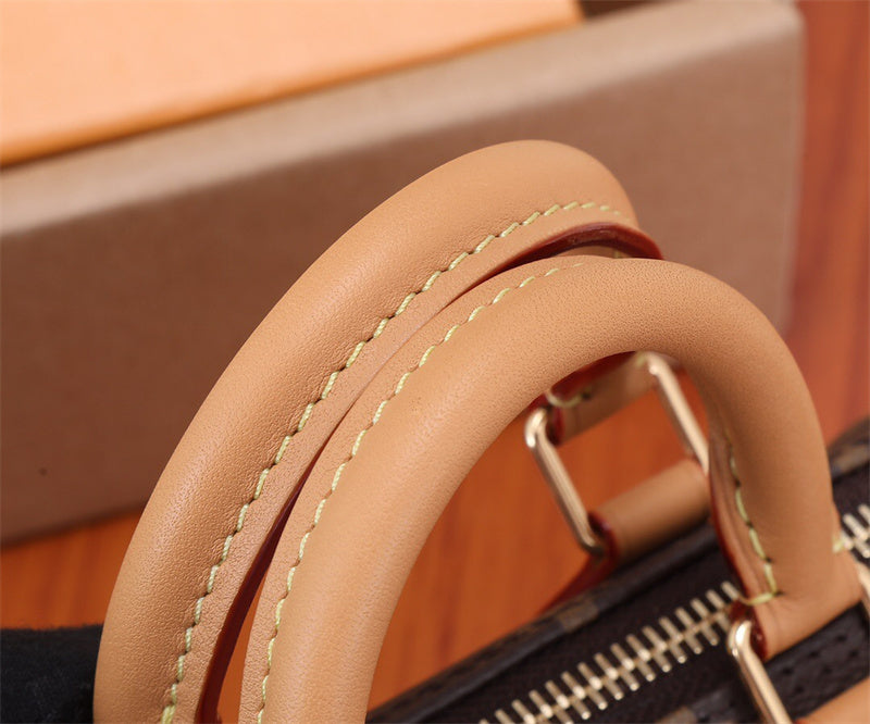  clean-lined tote bag detail view showing craftsmanship 8