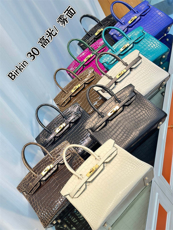  everyday bag interior and compartment view 9