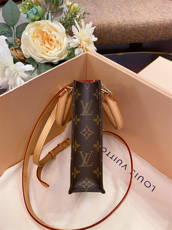  Minimalist handbag carried on shoulder