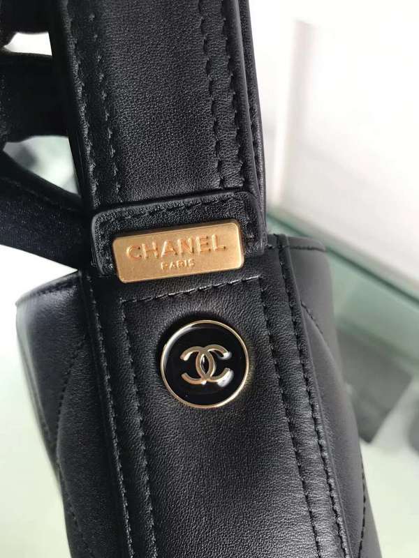 Zivas Charm Sleek Silhouette Fashion Handbag (Designer-Inspired Craftsmanship) – Back View