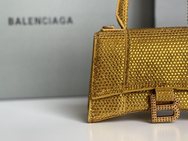 Zivas Charm Contemporary Flair Statement Handbag (Everyday Luxury Essential) – Back View