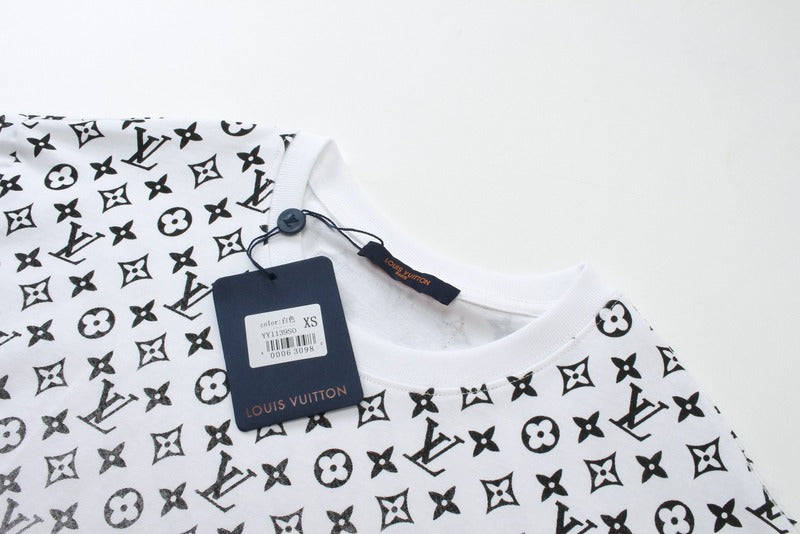 Full styled look of Louis Vuitton cotton t-shirt with everyday silhouette