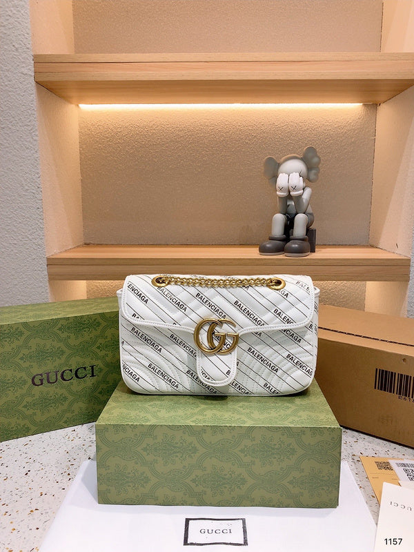 Ziva's Charm handbag – close-up view (one versatile size)