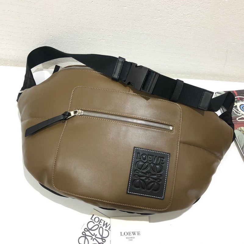 Ziva's Charm handbag – close-up view (35cm*28cm*17cm)