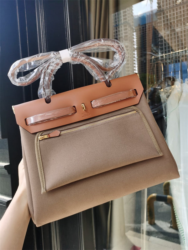  shopper bag interior and compartment view 21