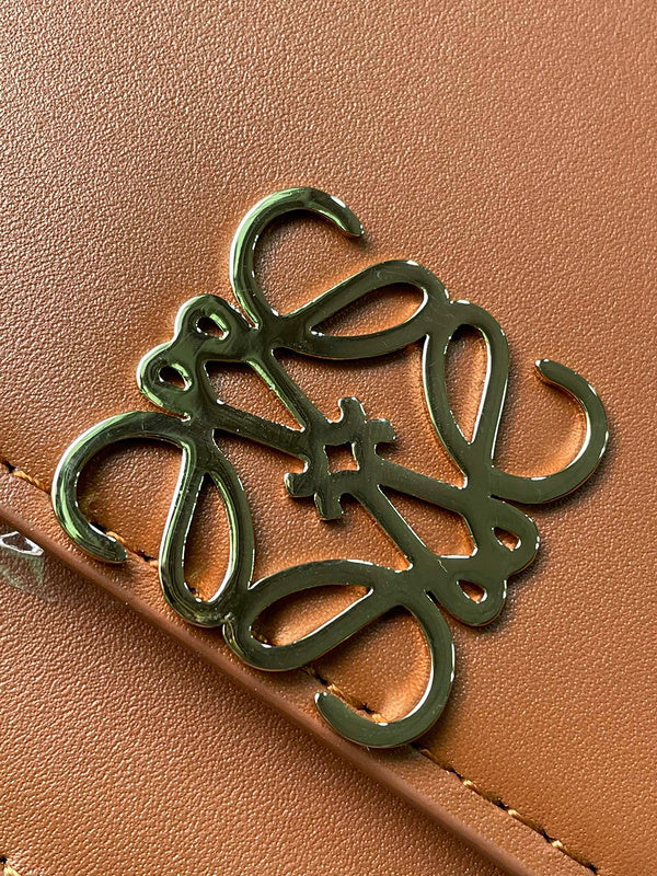 Ziva's Charm handbag – product shot (19cm*6cm*13.5cm)