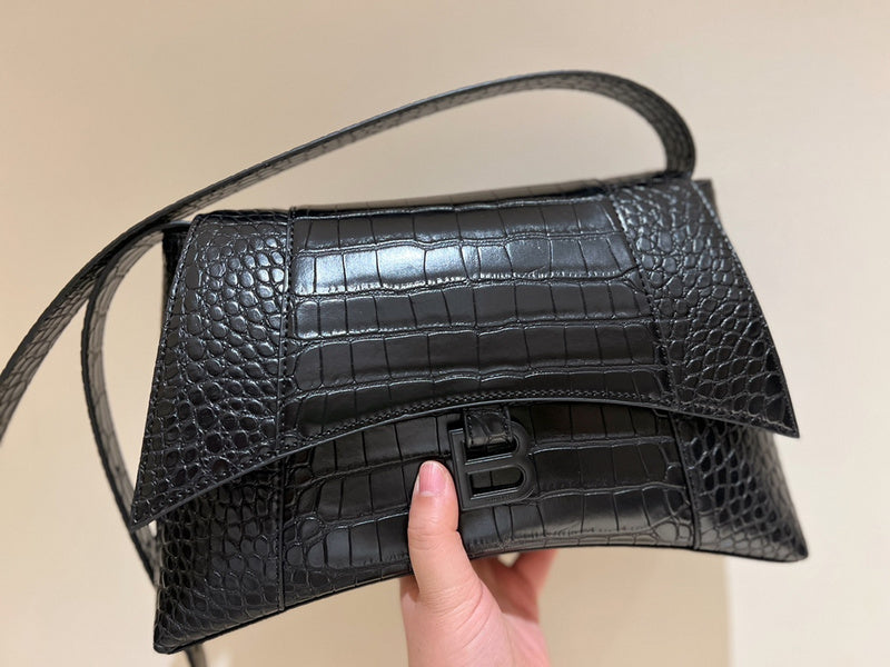 Ziva's Charm handbag – detail view (one versatile size)