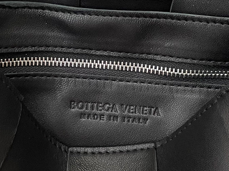Elegant Faux Leather Handbag - Refined Silhouette | Women's Luxury Handbag #1618 - close-up detail shot (image 3) of designer-inspired handbag
