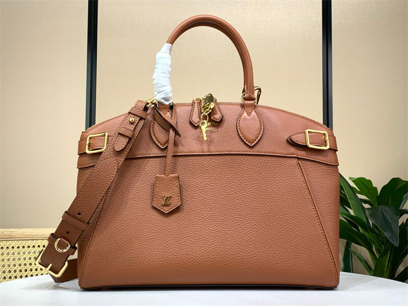  versatile shoulder bag styled with outfit 18