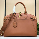  versatile shoulder bag styled with outfit 18
