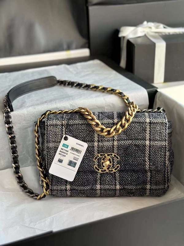 Zivas Charm Sleek Silhouette Everyday Handbag (Structured Everyday Essential) – Detail View