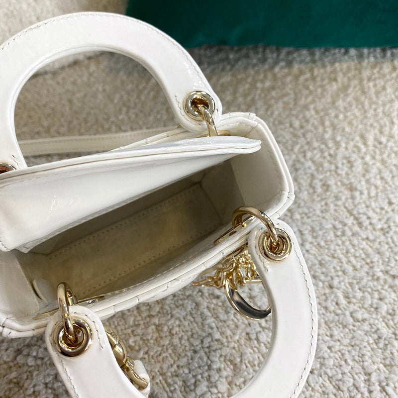 Front view of elevated chic women's handbag – women's everyday handbag