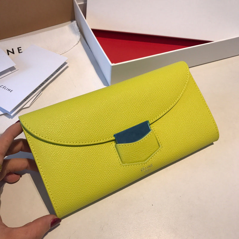 Styled lifestyle shot of premium polished women's handbag – women's designer-style accessory