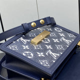  smart carryall bag detail view showing craftsmanship 8