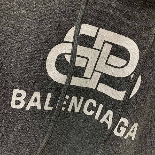 Three-quarter angle view of Balenciaga luxury piece style No.526