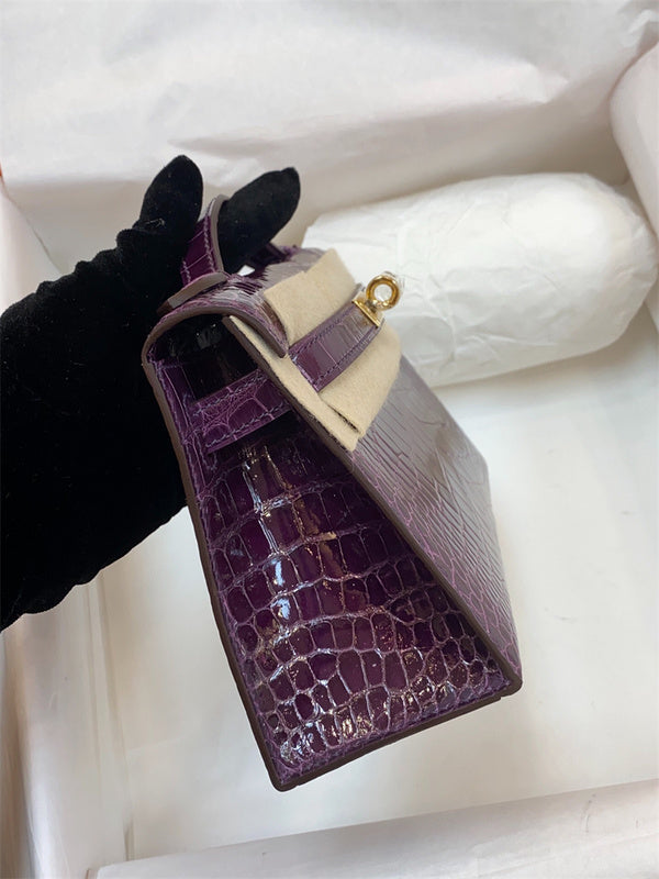  Polished carryall bag front view 13