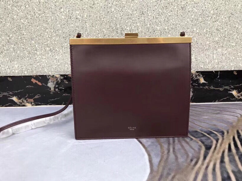 Side profile of modern everyday-luxe women's handbag – women's luxury handbag