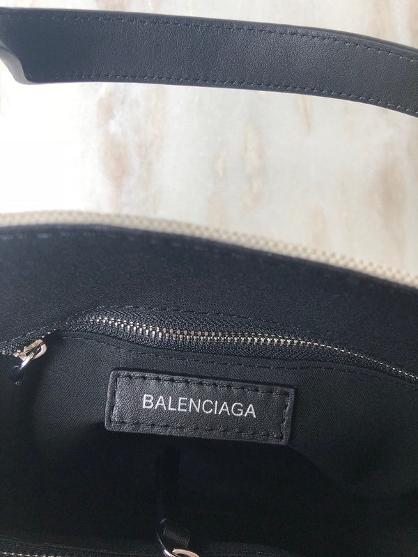 Contemporary Vegan Leather Handbag - Modern Structured Build | Women's Premium Handbag #944 - texture close-up (image 9) of designer-inspired handbag