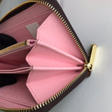 Handle and strap detail of classic premium women's handbag – women's premium purse
